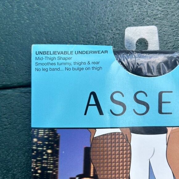 NIP Assets by Sara Blakely Size 4 Black Unbelievable Underwear Mid-Thigh‎ Shaper - Picture 3 of 7